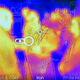 Un grupo de personas vistas por la cámara FLIR de un smartphone.
